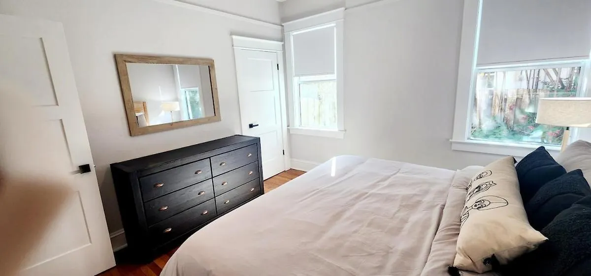Holiday home Gem In Laurel Park, Newly Remodeled, Near Downtown Villa Sarasota